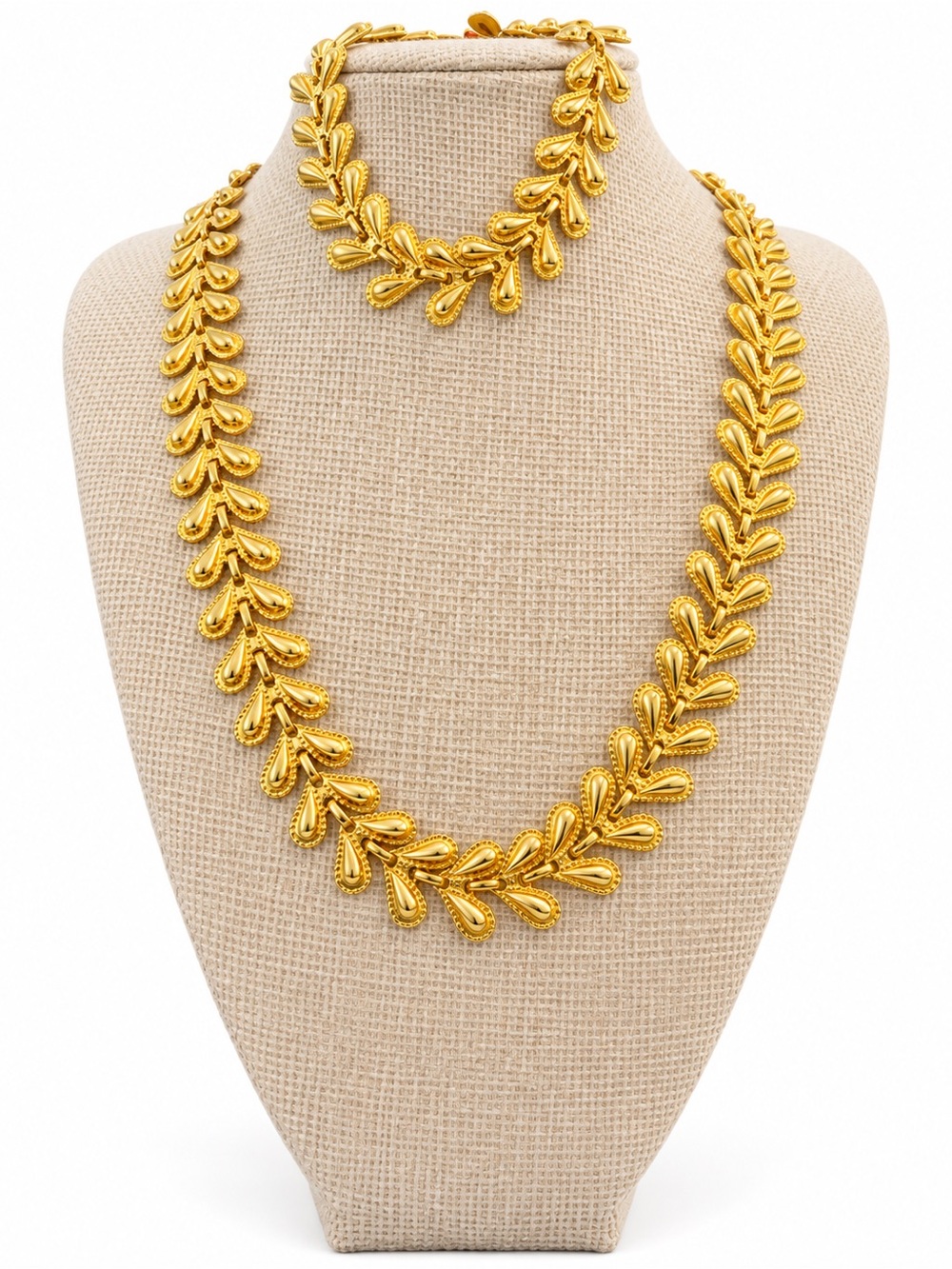 Vintage Avon Gold Tone Laurel Leaf Necklace & Bracelet Set